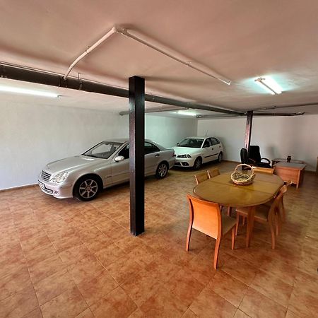 Villa Casa Grande De Tres Plantas Con Parking Gratis à Linares  Extérieur photo
