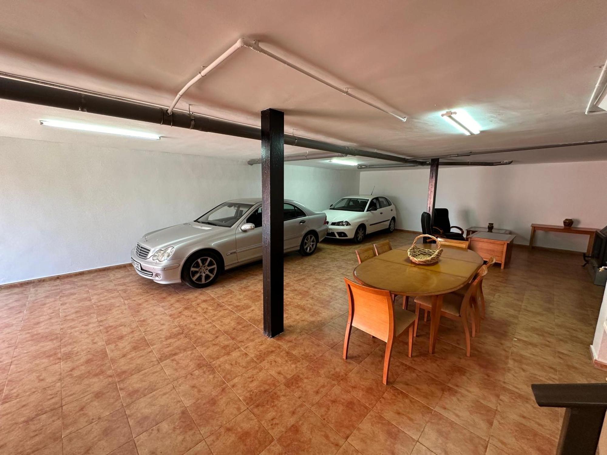 Villa Casa Grande De Tres Plantas Con Parking Gratis à Linares  Extérieur photo