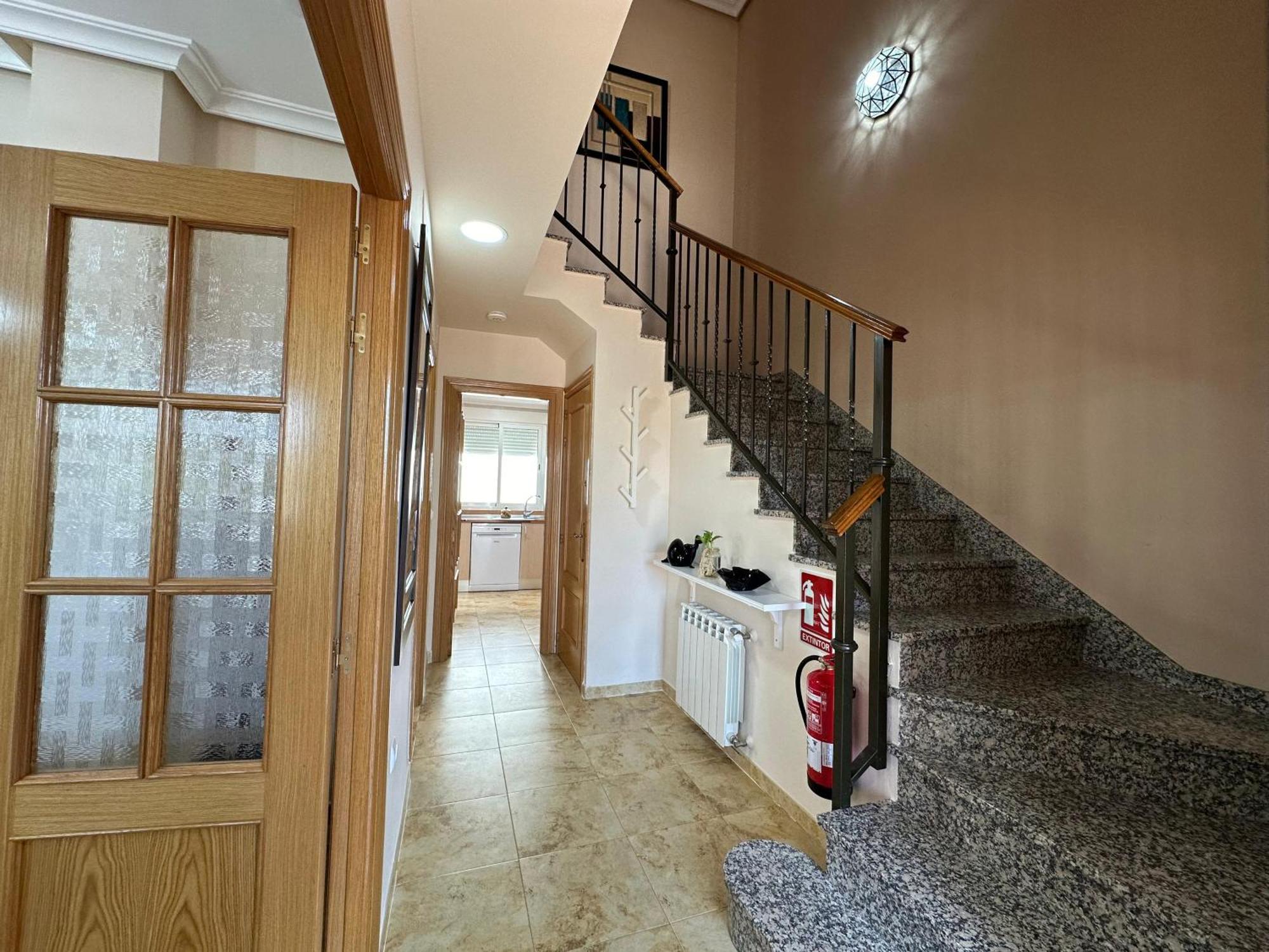 Villa Casa Grande De Tres Plantas Con Parking Gratis à Linares  Extérieur photo
