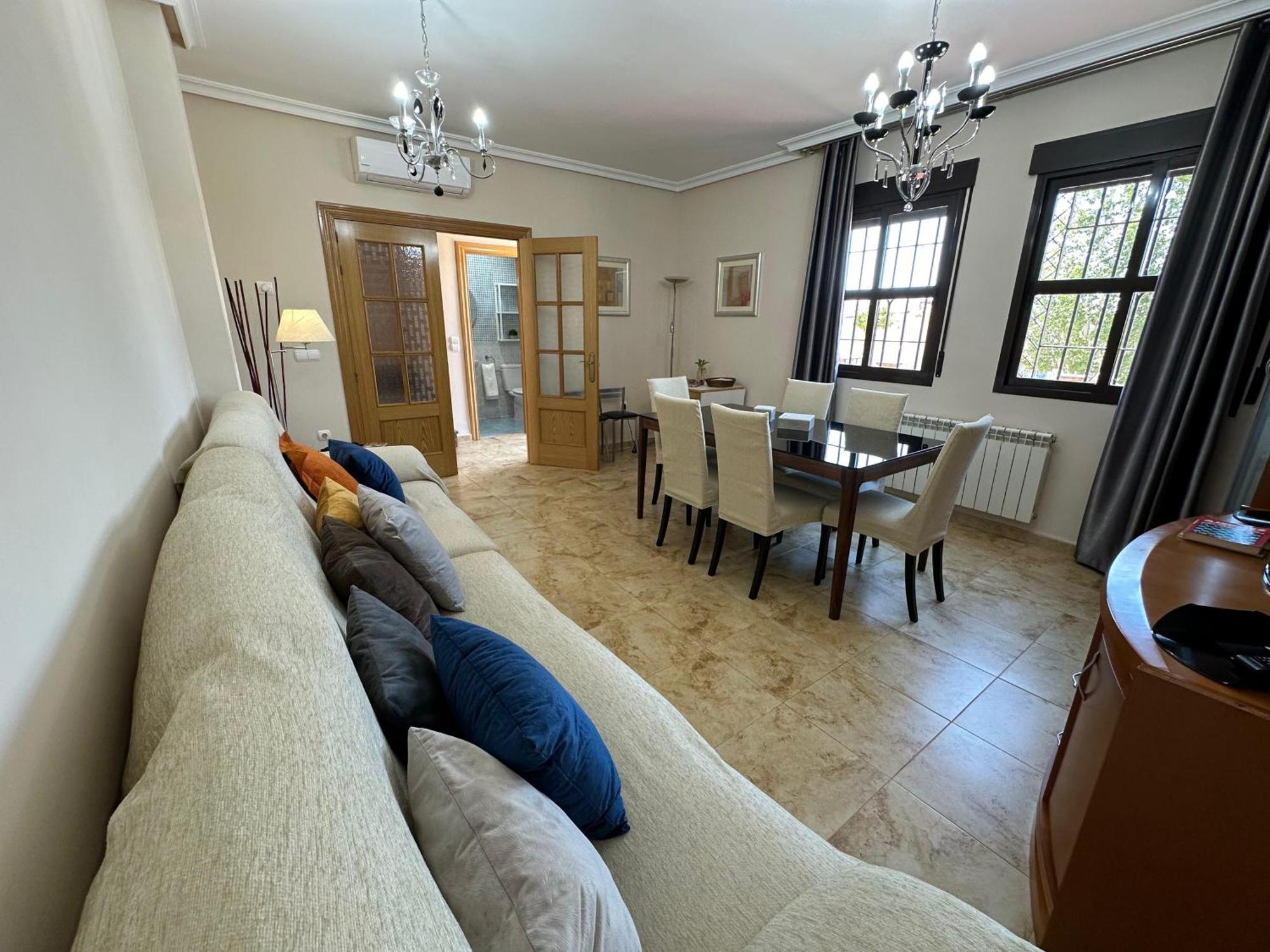 Villa Casa Grande De Tres Plantas Con Parking Gratis à Linares  Extérieur photo