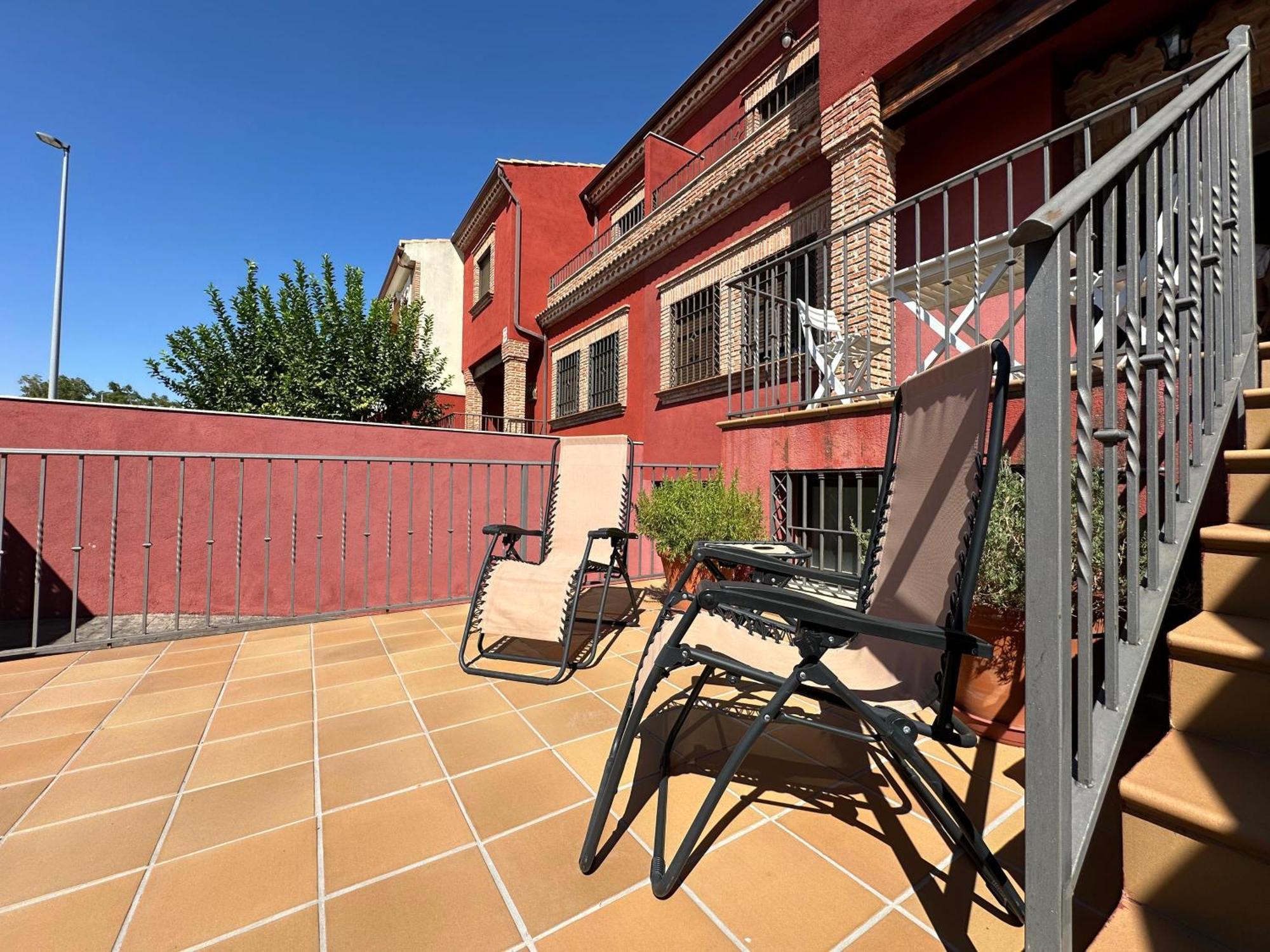 Villa Casa Grande De Tres Plantas Con Parking Gratis à Linares  Extérieur photo