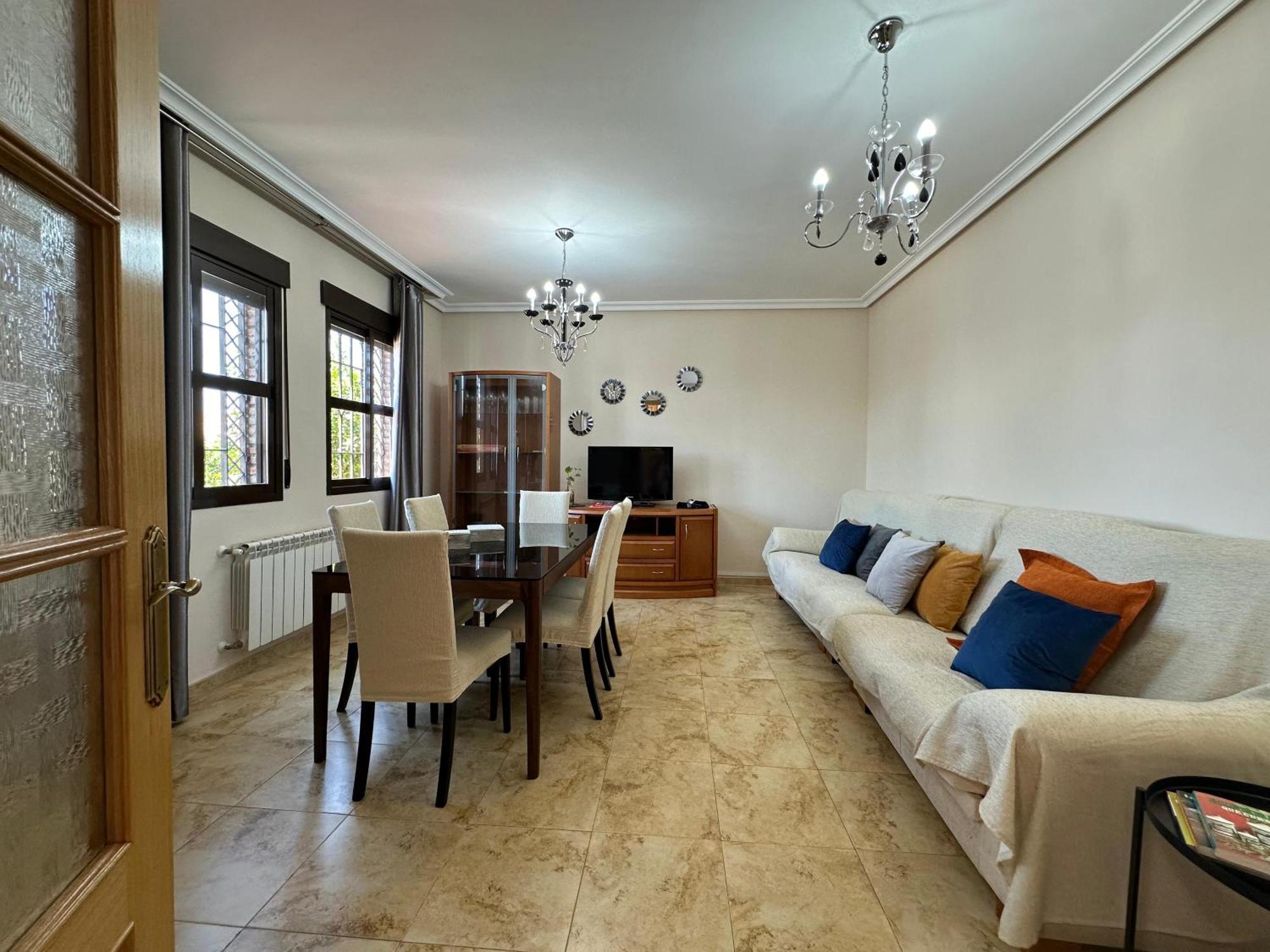 Villa Casa Grande De Tres Plantas Con Parking Gratis à Linares  Extérieur photo