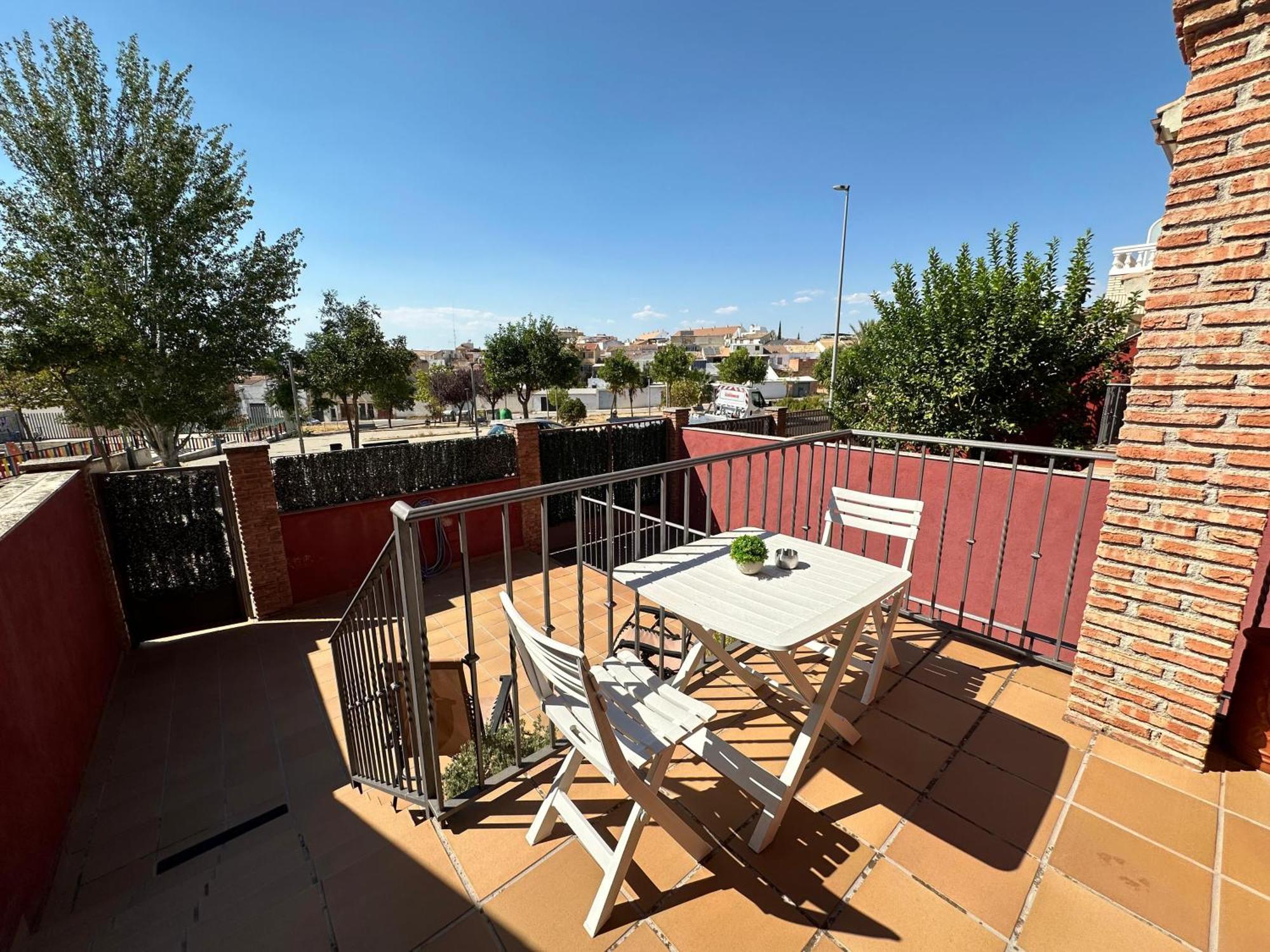 Villa Casa Grande De Tres Plantas Con Parking Gratis à Linares  Extérieur photo