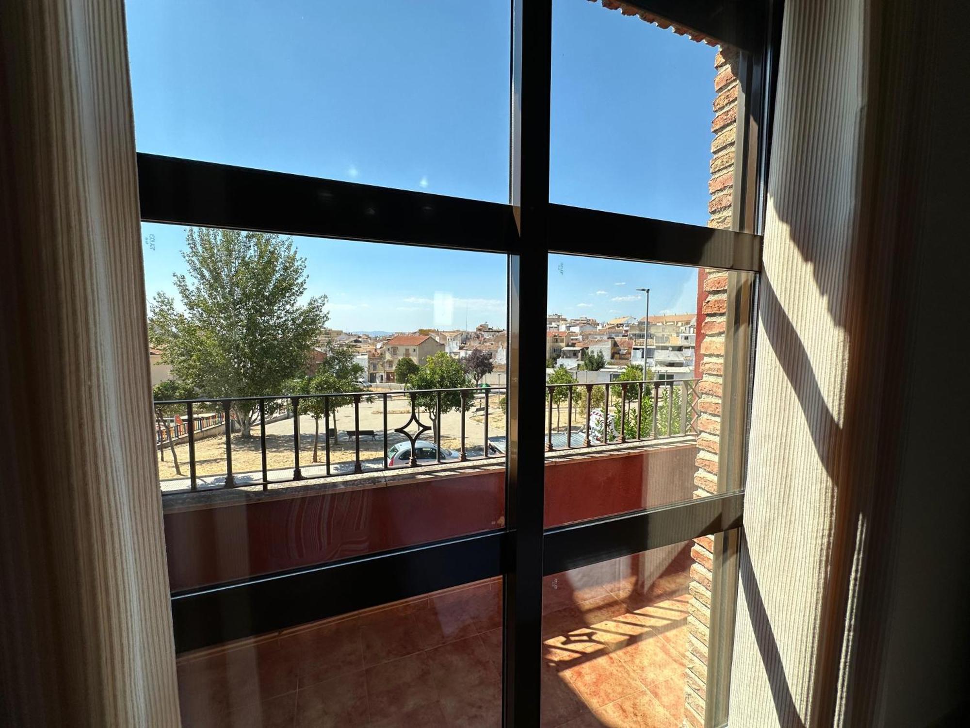Villa Casa Grande De Tres Plantas Con Parking Gratis à Linares  Extérieur photo